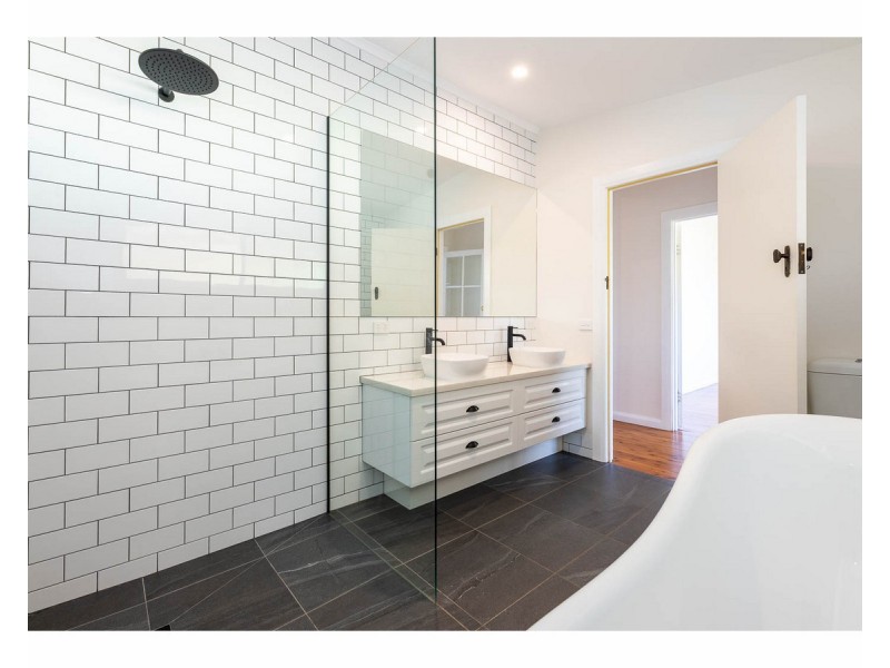 929 Padman Drive, West Albury NSW 2640