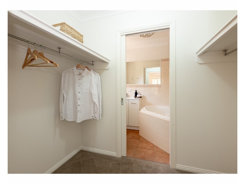 10 Denny Court, Thurgoona NSW 2640