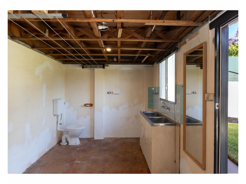 499 Saunders Avenue, East Albury NSW 2640