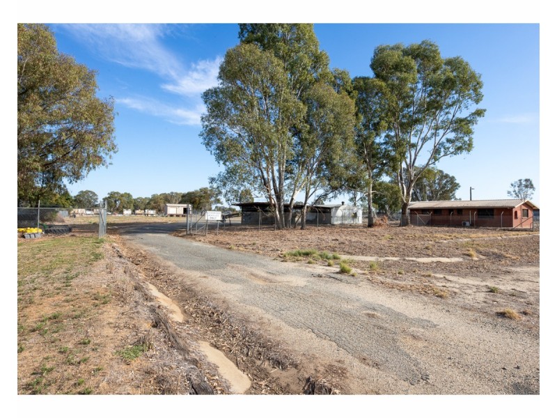 8-16 Gibson Place, Howlong NSW 2643