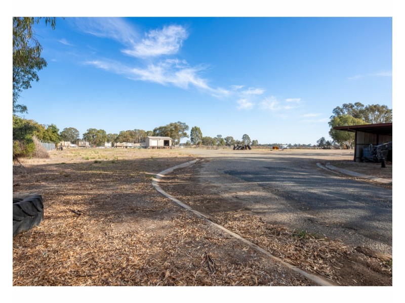 8-16 Gibson Place, Howlong NSW 2643