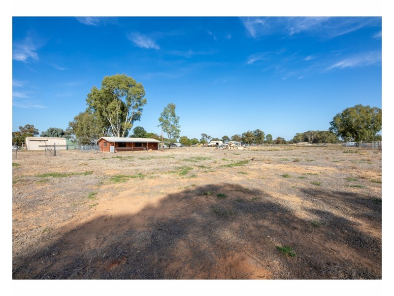 8-16 Gibson Place, Howlong NSW 2643