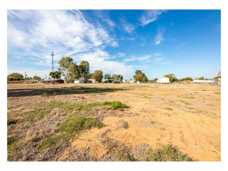 8-16 Gibson Place, Howlong NSW 2643
