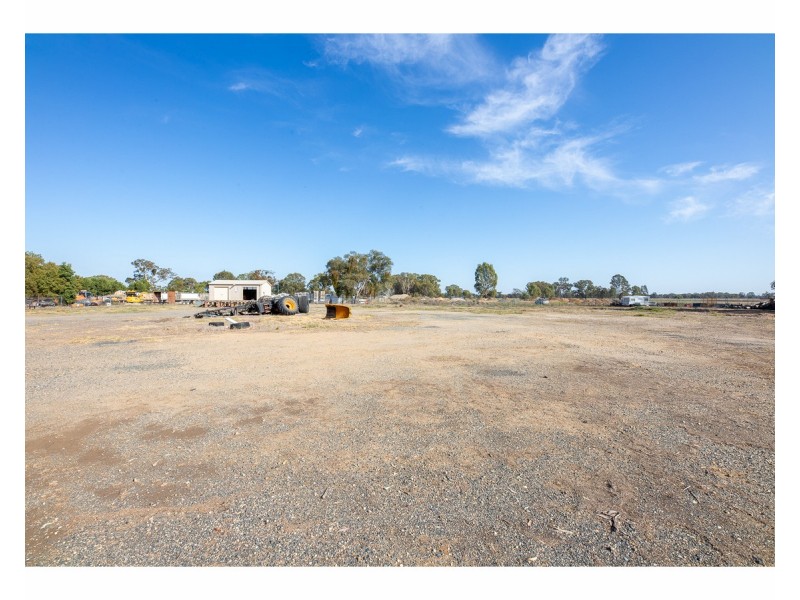 8-16 Gibson Place, Howlong NSW 2643