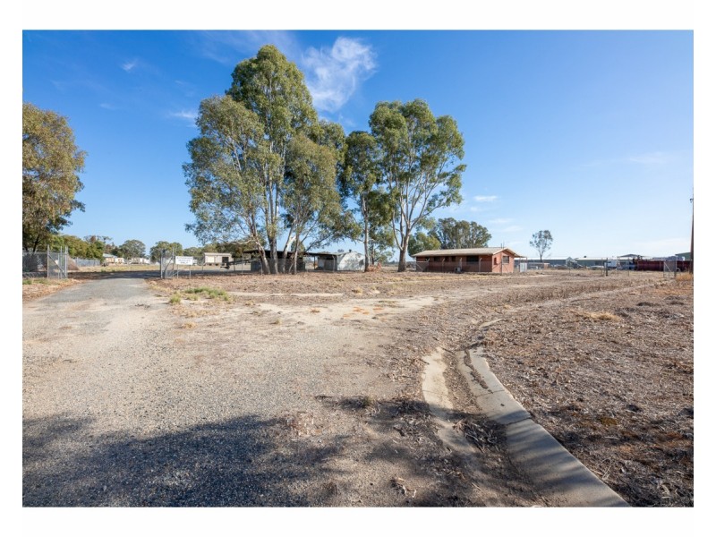 8-16 Gibson Place, Howlong NSW 2643
