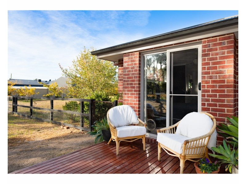 19 Smith Street, Henty NSW 2658