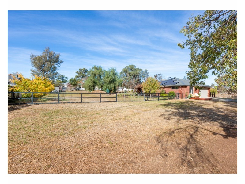 19 Smith Street, Henty NSW 2658