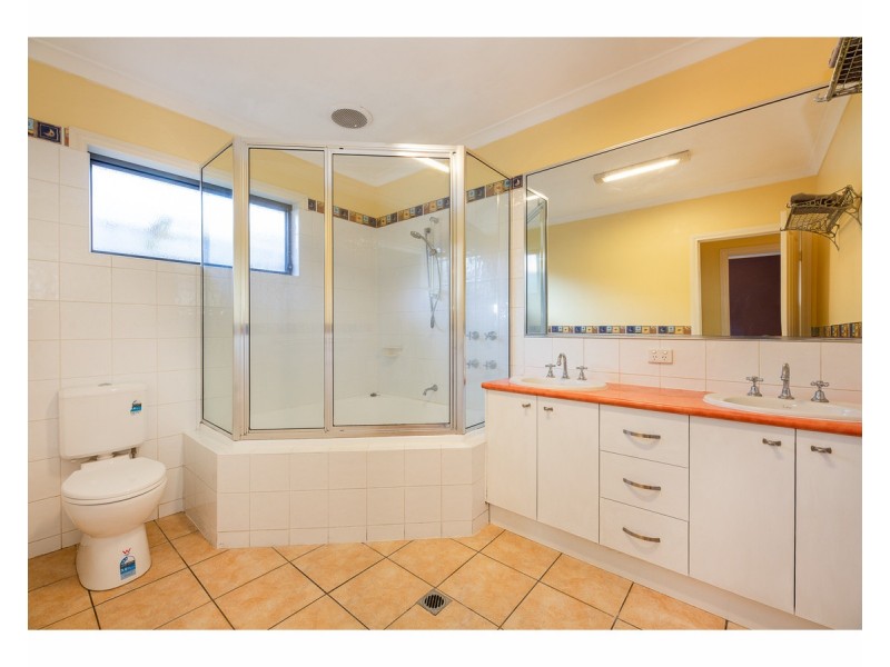 11 Winnell Court, Thurgoona NSW 2640