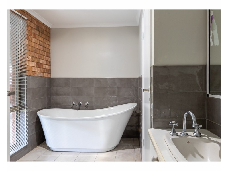 23 Menzies Street, West Wodonga VIC 3690