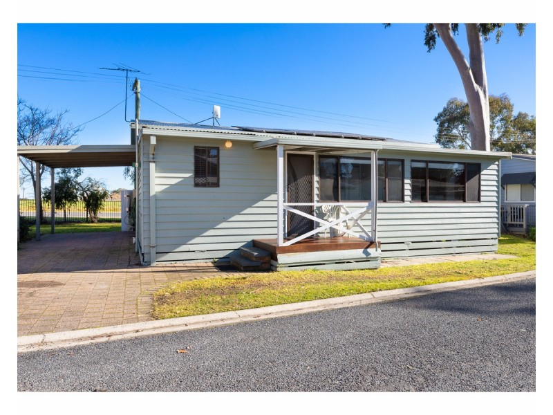 6 Spotted Gum Drive, Lake Hume Village NSW 3691