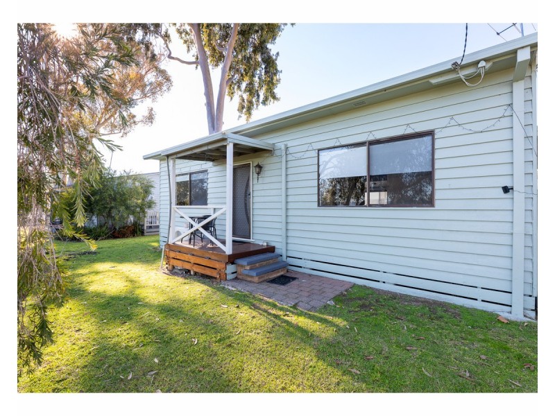 6 Spotted Gum Drive, Lake Hume Village NSW 3691