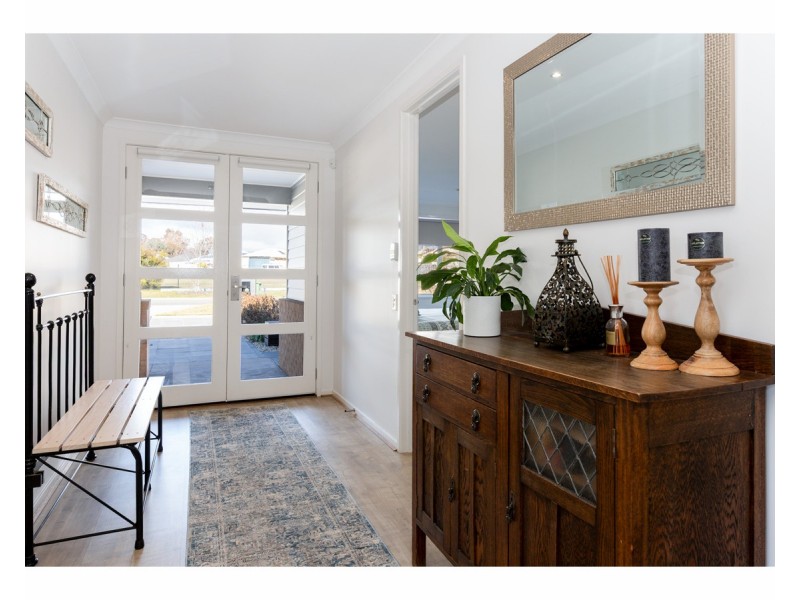 9 Flinders Way, West Wodonga VIC 3690