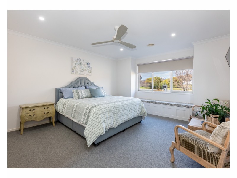 9 Flinders Way, West Wodonga VIC 3690