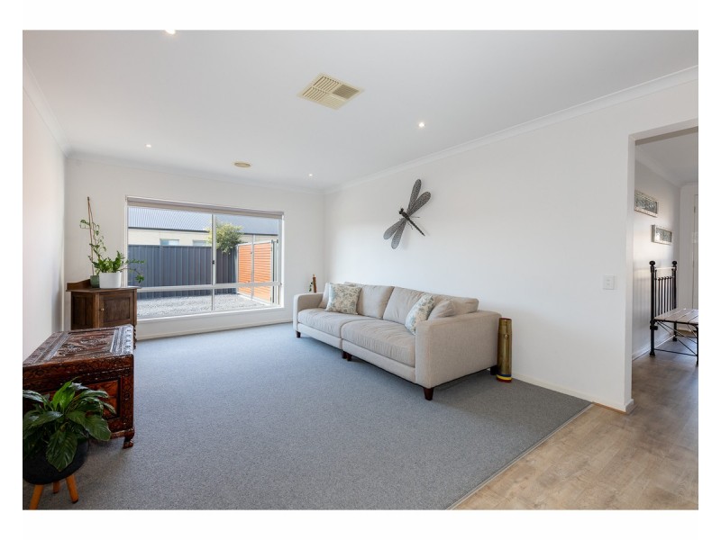 9 Flinders Way, West Wodonga VIC 3690