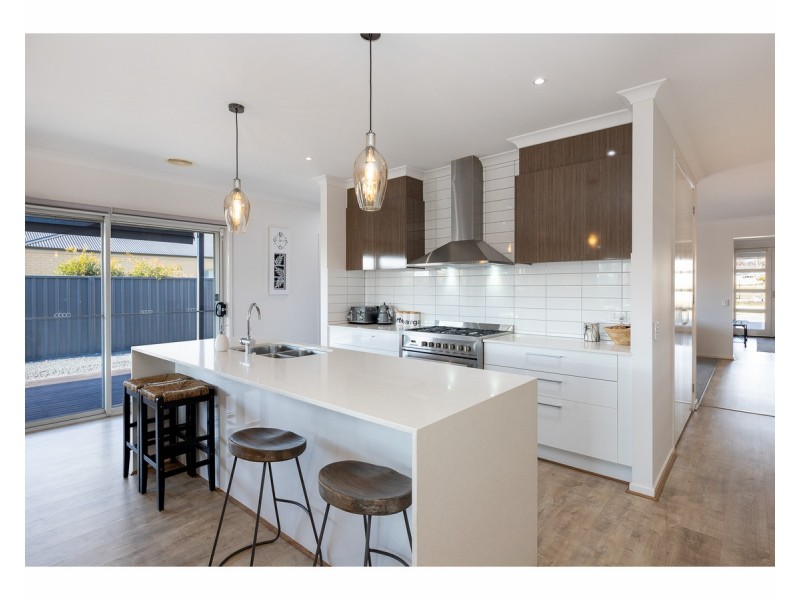 9 Flinders Way, West Wodonga VIC 3690
