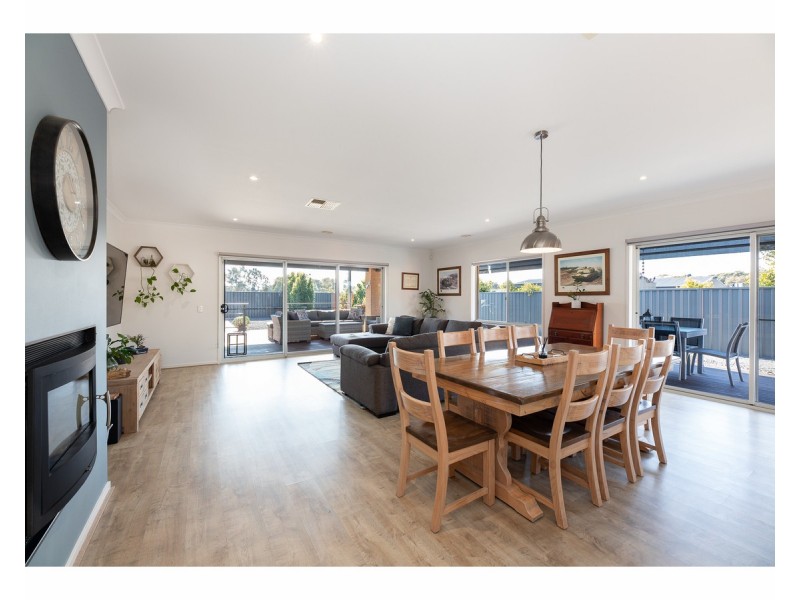 9 Flinders Way, West Wodonga VIC 3690