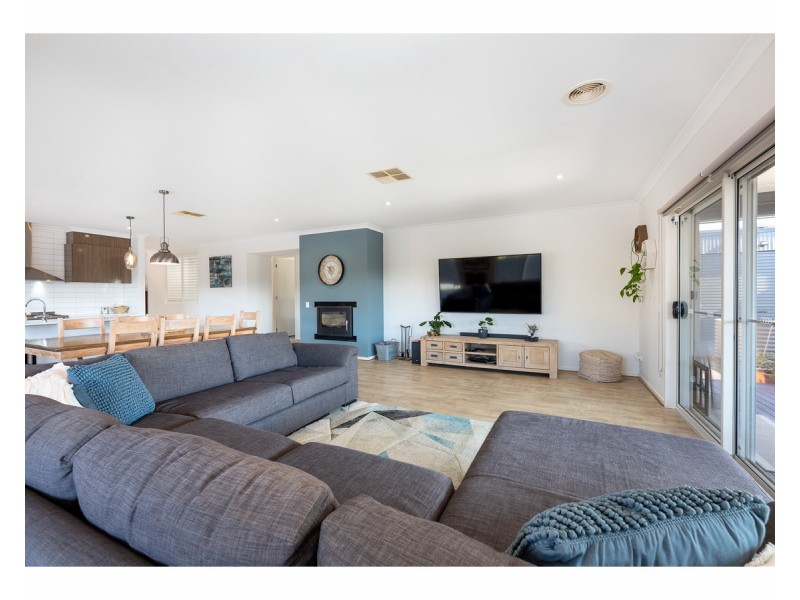 9 Flinders Way, West Wodonga VIC 3690