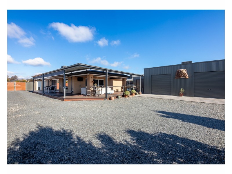 9 Flinders Way, West Wodonga VIC 3690