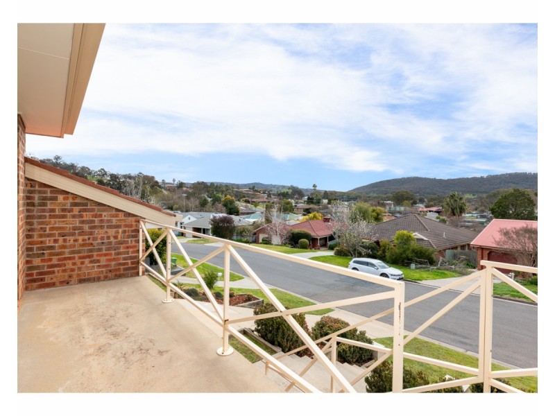 5 Orchard Way, Lavington NSW 2641