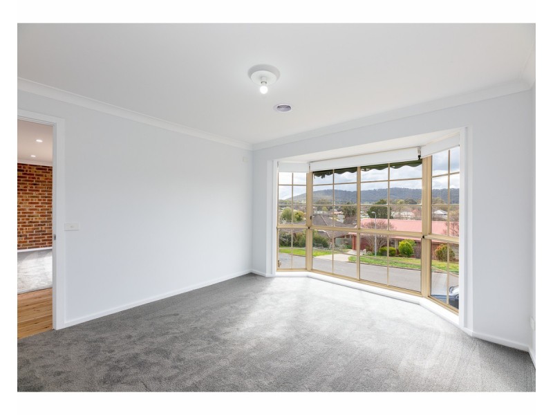 5 Orchard Way, Lavington NSW 2641