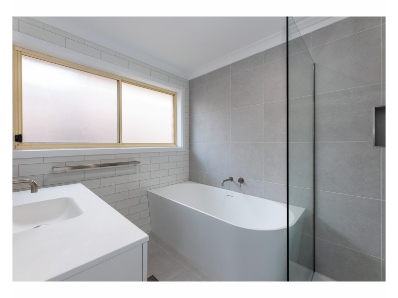5 Orchard Way, Lavington NSW 2641