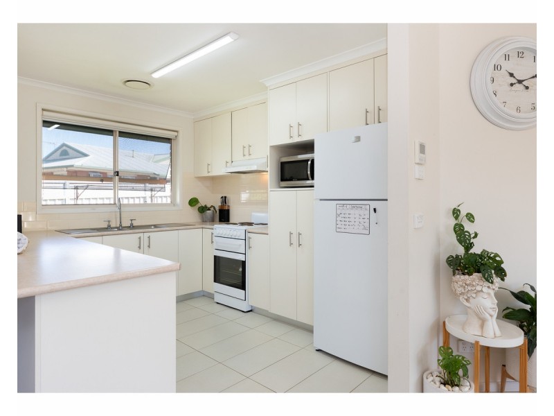 2/48 Mayfair Drive, Wodonga VIC 3690