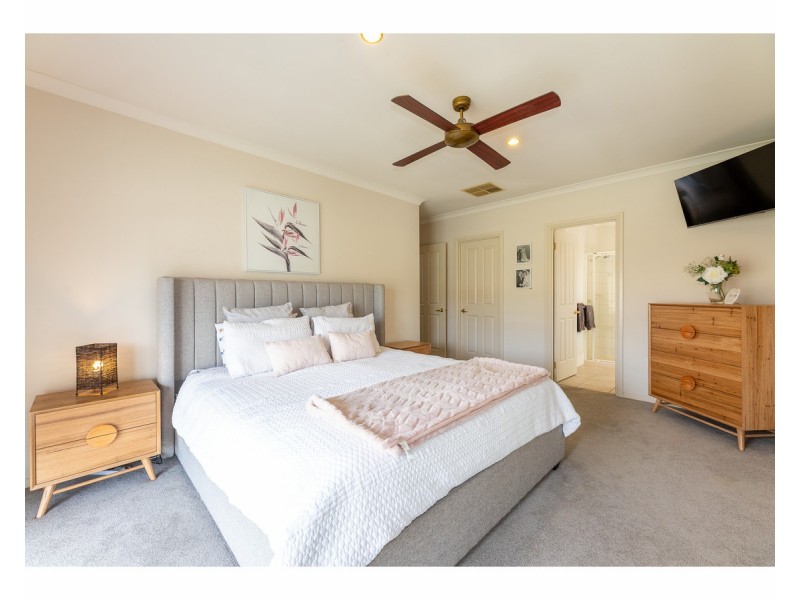 22 Willoughby Avenue, West Wodonga VIC 3690