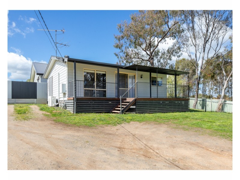 594 Osborne Street, Lavington NSW 2641