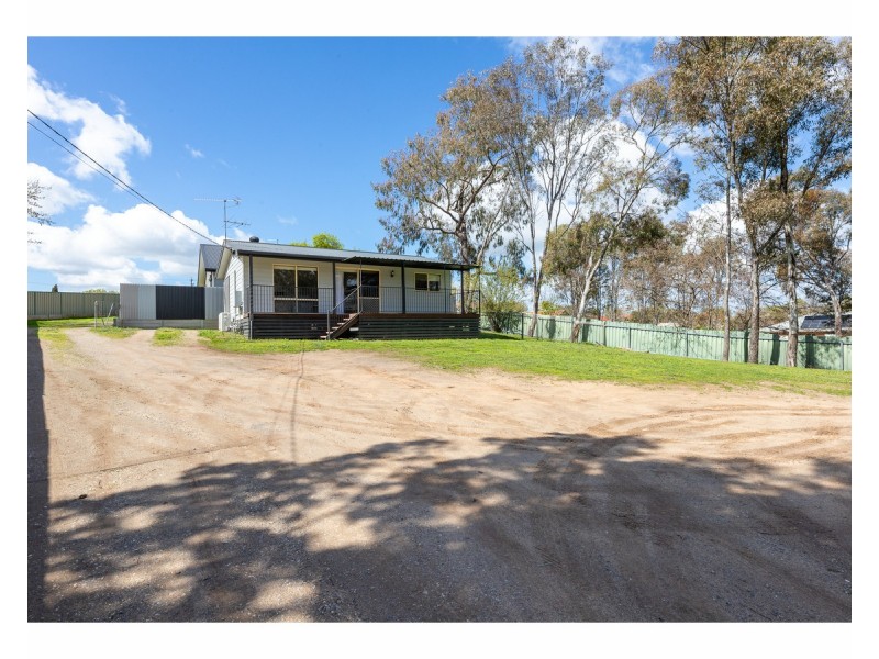 594 Osborne Street, Lavington NSW 2641