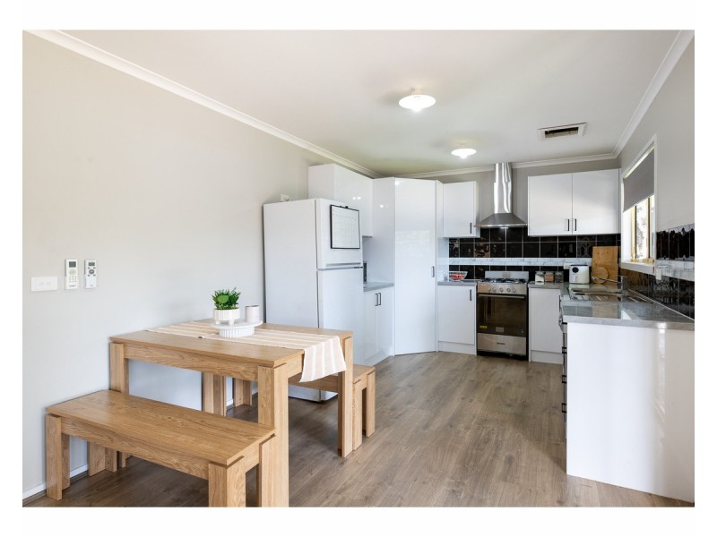 594 Osborne Street, Lavington NSW 2641