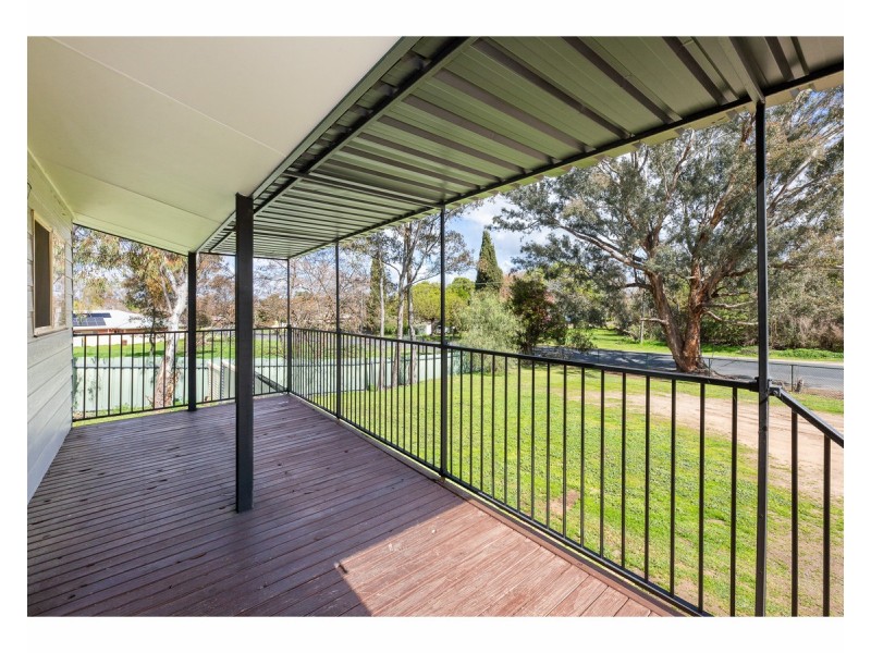 594 Osborne Street, Lavington NSW 2641