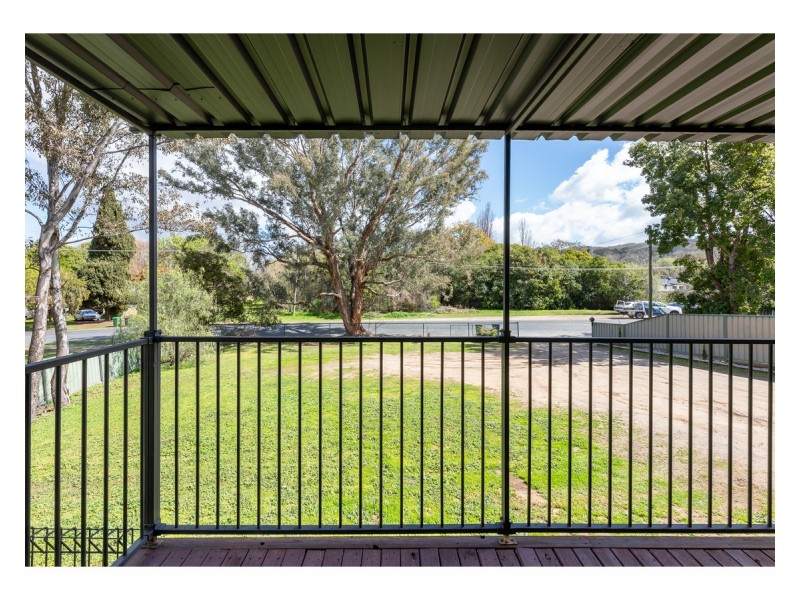 594 Osborne Street, Lavington NSW 2641