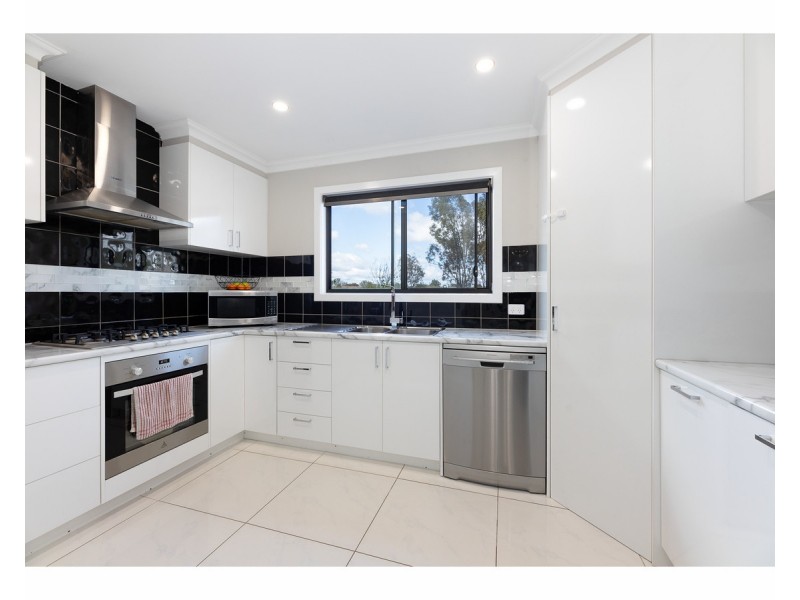 594 Osborne Street, Lavington NSW 2641
