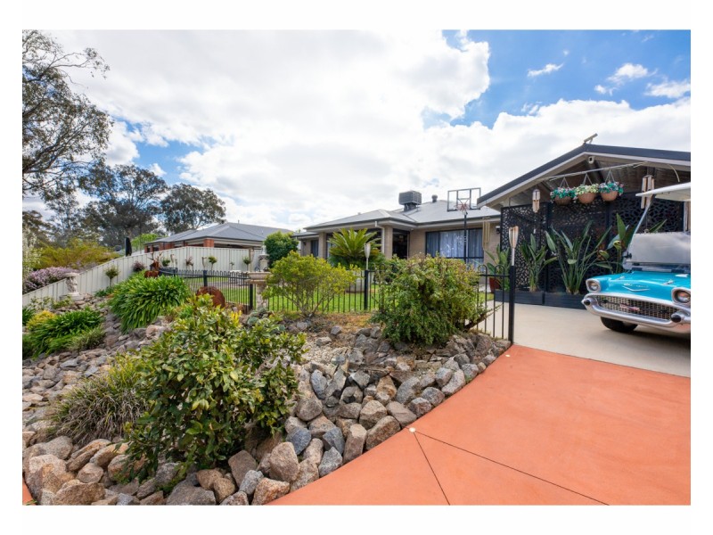 115 Pickworth Street, Thurgoona NSW 2640