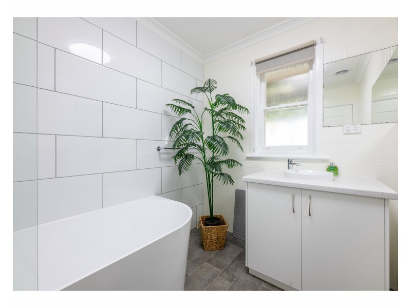 498 Parnall Street, Lavington NSW 2641