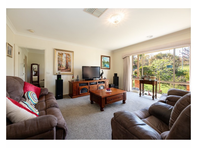19 Doulton Drive, West Albury NSW 2640
