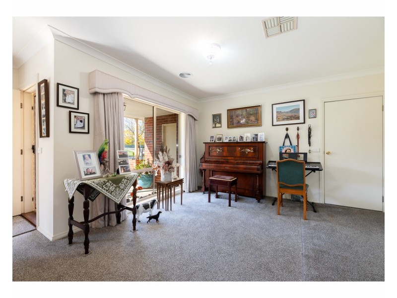 19 Doulton Drive, West Albury NSW 2640