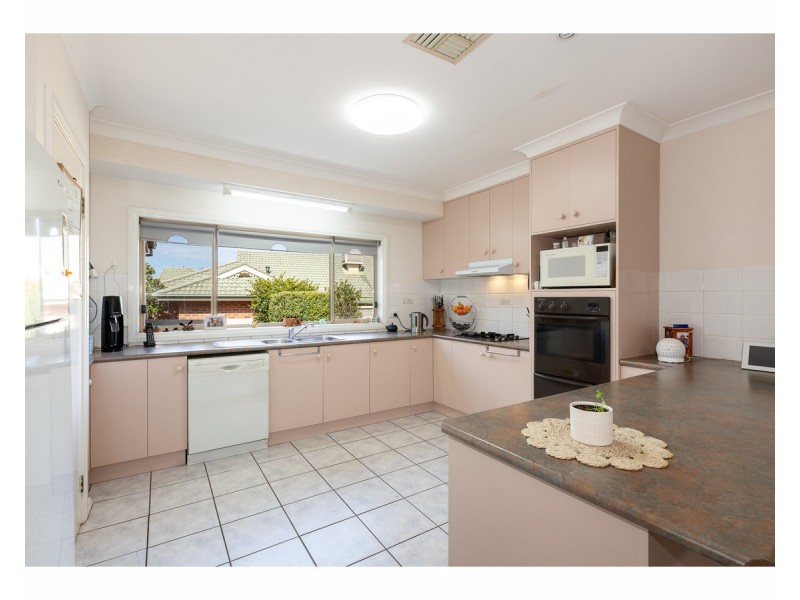 19 Doulton Drive, West Albury NSW 2640