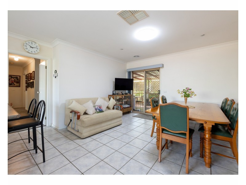 19 Doulton Drive, West Albury NSW 2640