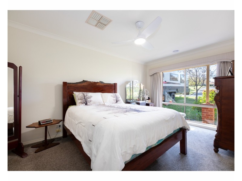 19 Doulton Drive, West Albury NSW 2640