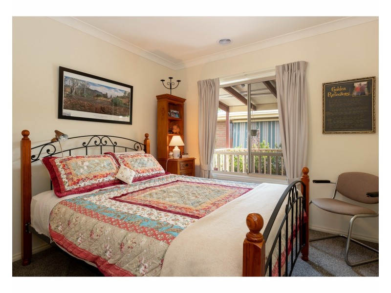 19 Doulton Drive, West Albury NSW 2640