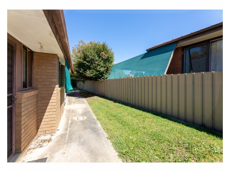 2/1 Robert Crescent, Wodonga VIC 3690