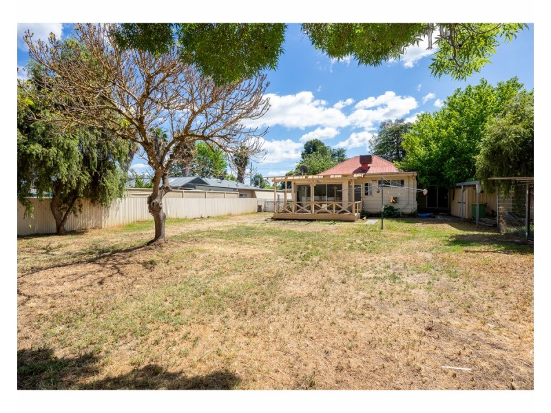 168 Clarke Street, Howlong NSW 2643