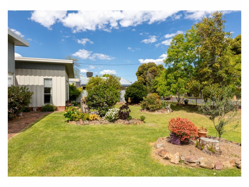 464 Hall Avenue, Lavington NSW 2641