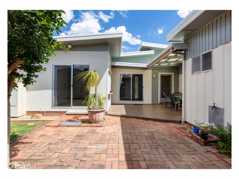 464 Hall Avenue, Lavington NSW 2641