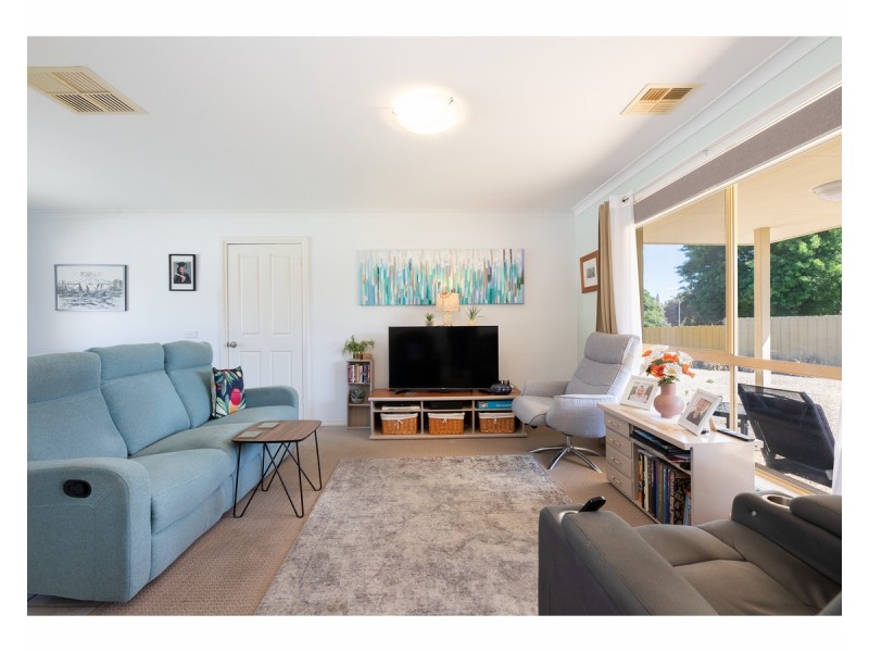 14A Worsley Place, Lavington NSW 2641