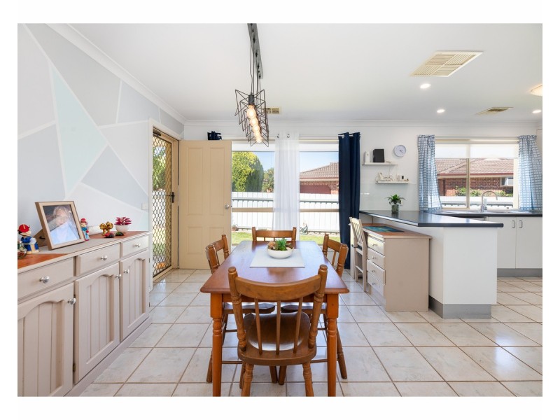 14A Worsley Place, Lavington NSW 2641