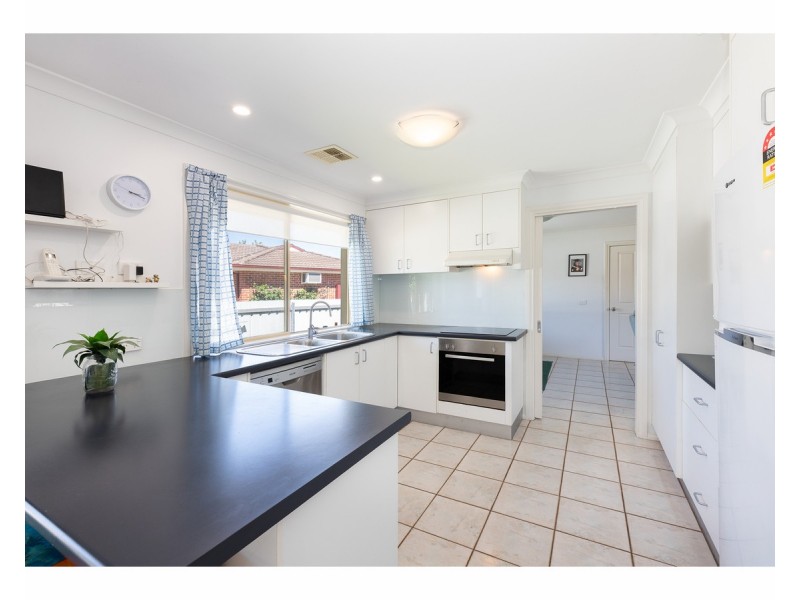 14A Worsley Place, Lavington NSW 2641