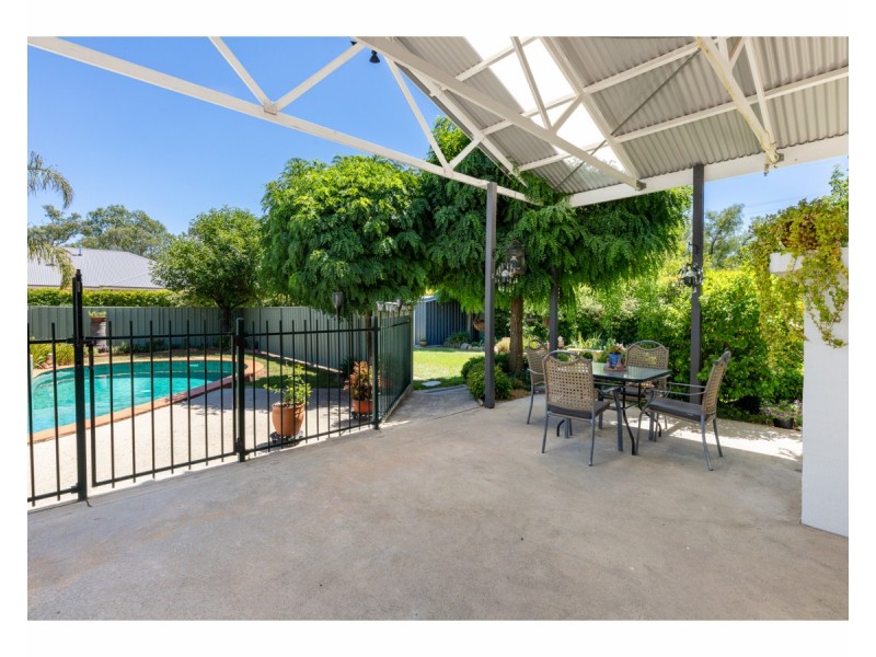 104 Creek Street, Jindera NSW 2642