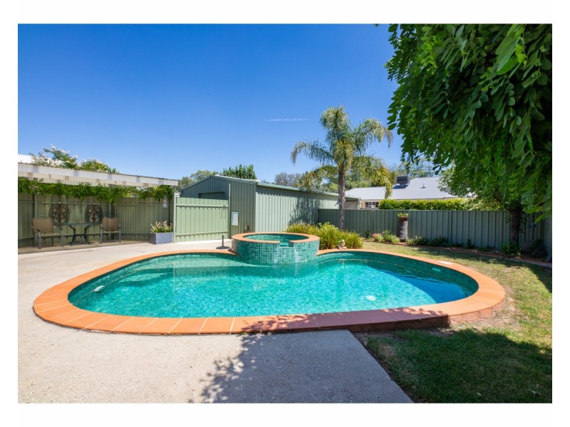 104 Creek Street, Jindera NSW 2642